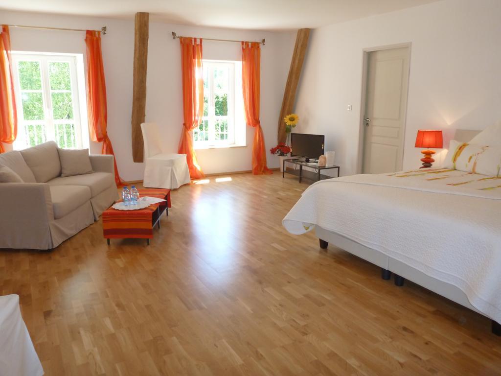 Domaine Du Papillon Bed & Breakfast Lesparre-Medoc Room photo