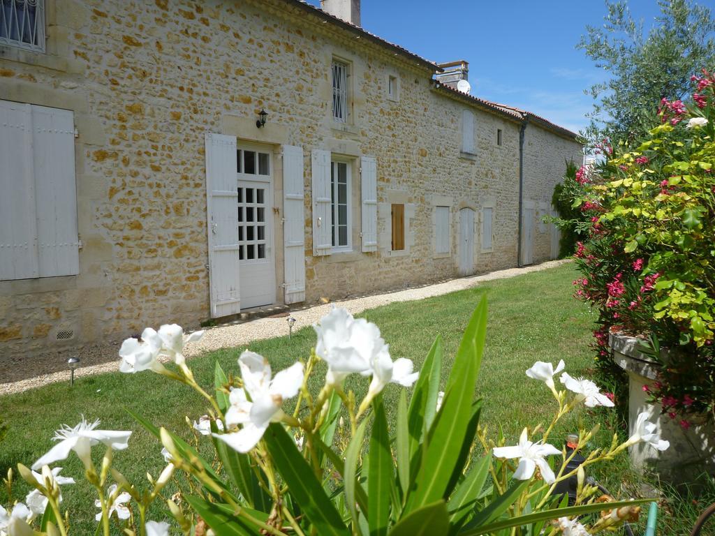 Domaine Du Papillon Bed & Breakfast Lesparre-Medoc Exterior photo