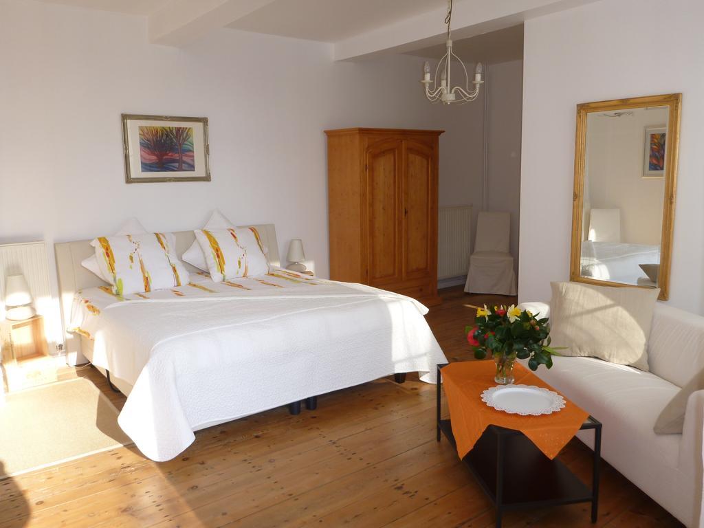 Domaine Du Papillon Bed & Breakfast Lesparre-Medoc Room photo